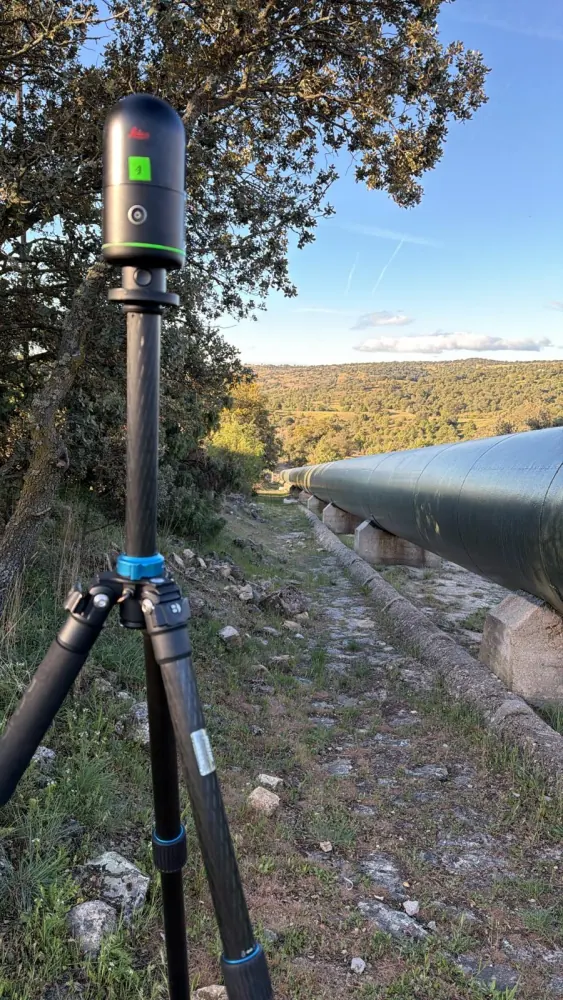 Leica BLK360 escaneando tuberías exteriores para Canal de Isabel II
